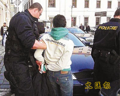 恶搞警察手铐视频,恶搞警察手铐视频大全