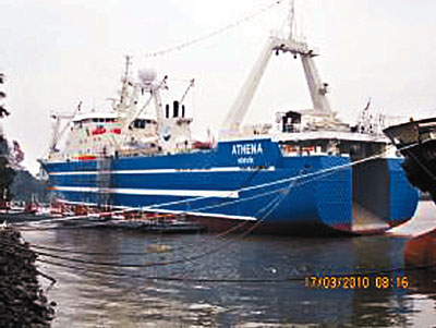 英海 渔船起火 +中国 船员获救 