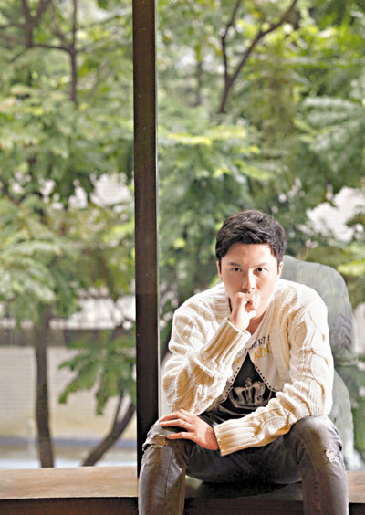 王浩信以歌手身份出道。