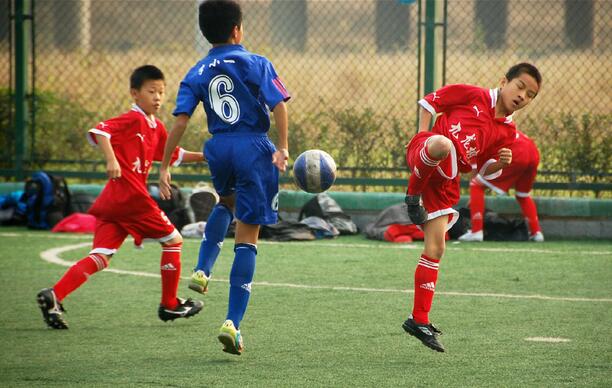 重庆将足球学习纳入学生成长档案