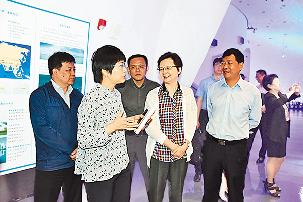 ���P���Ҥ����ƥD�u�E�p���]��4�^�v�լ�զb�`�`���[�e���۶T�Ϯi�]�C���W�Ϥ�