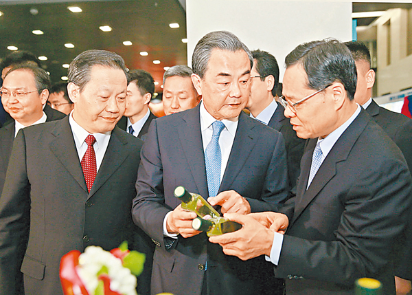 ��5��27��A�D�D���u�}�񪺤���G�s��P�@�ɦP��v���������ʦb�~�泡���U�|��C�Ϭ��s�觧�ڦ۪v���ҩe�ѰO�^�M�ء]���^�B�s�觧�ڦ۪v�ϥD�u���Z�]�k�^�V�~�泡�������ݡ]���^���мs��S�ⲣ�~�C