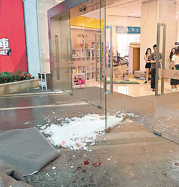 ���@�a�ӳ����e���������Q�h�˺L�H�C�����s�{�ǯu