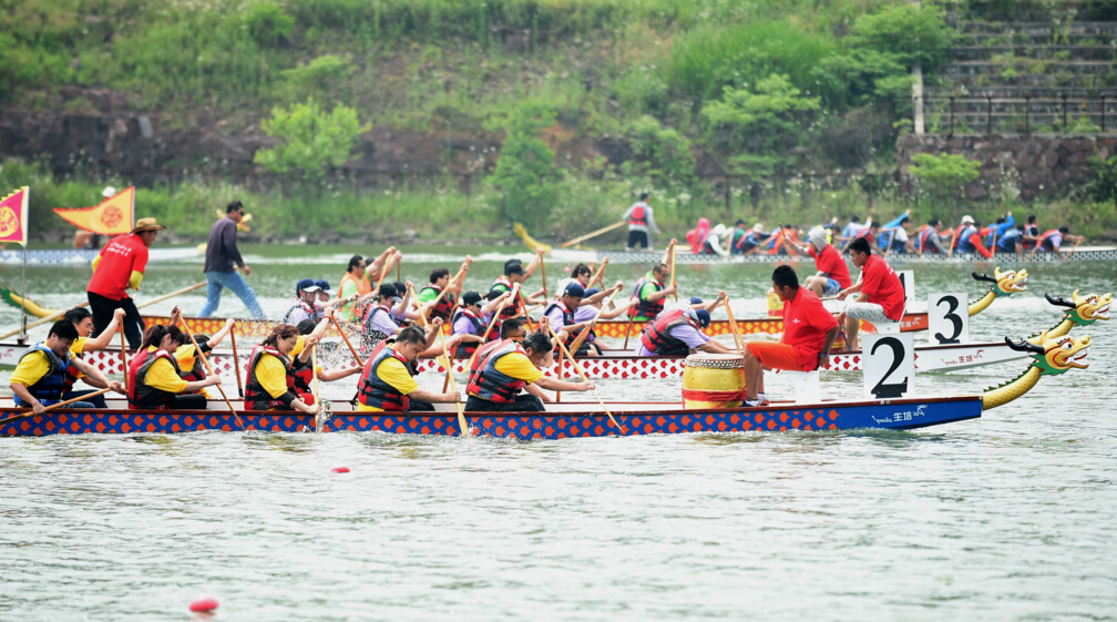 長淮街道的社區居民們組成7支龍舟隊參加比賽