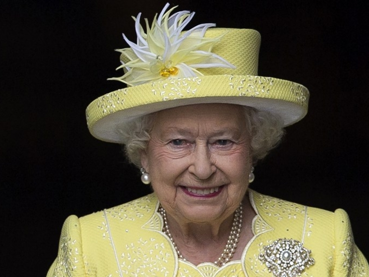 英女王伊利沙伯二世面帶笑容出席官方慶祝生日活動。