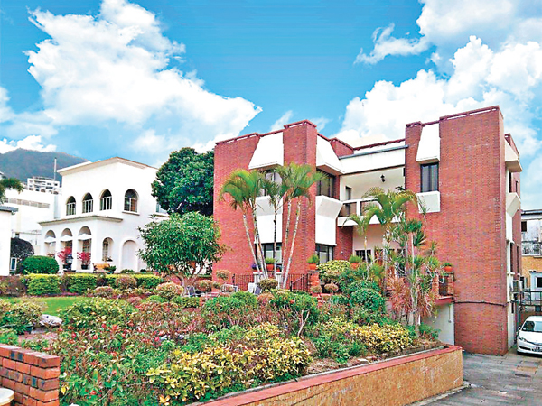 ���ڼw�D12�����~�]���j�ؿv���^�ة�1981�~�A�Ӯڼw�D14�����~�]�����^���v��[�A�ݾԫe�¼ӡC ��ƹϤ�