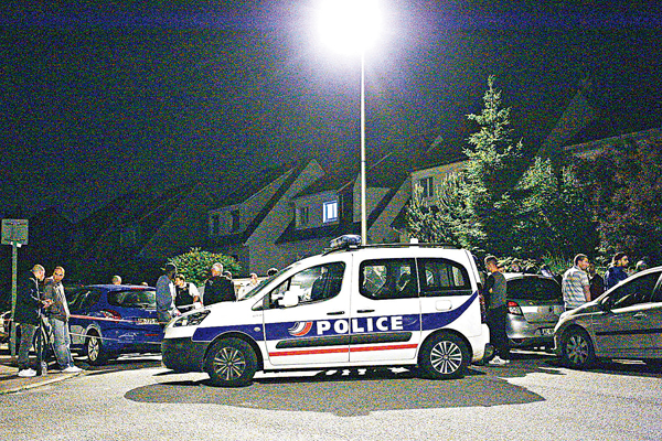 ��ĵ���b���ײ{�����f�ٳơC �k�s��