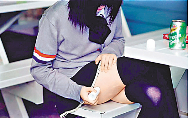 ���Y�����R�ncosplay��v�A��W���h�i��Ǥk�ʤU�b���B���׬ơu�r�v���Ӥ��C���W�Ϥ�