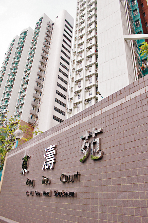 ���K���W�F�ܭb�b�L�h�@�P���o3�v��Ф�~�G�������C