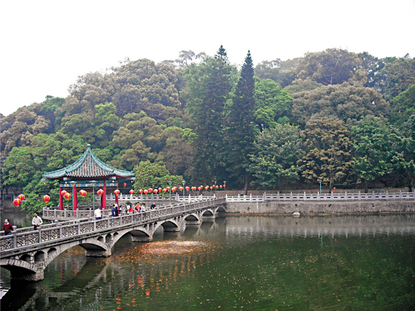 ■羅浮山景區內的白蓮湖,是天然「氧吧」。 本報廣州傳真