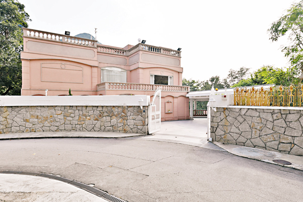 ���ئڤsCountry Villa�@��v�СC