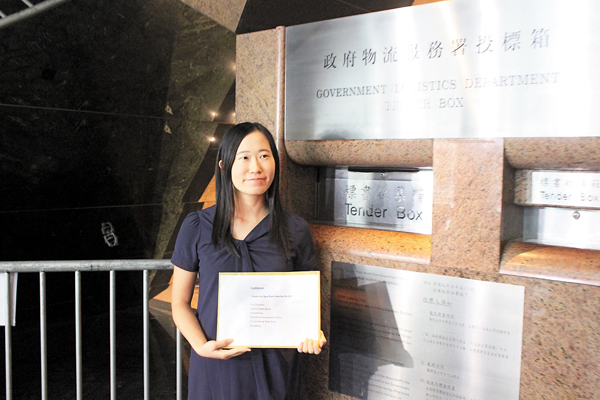 ���^�ӿW��J�Ф٪��C�����a�C Ĭ�x����