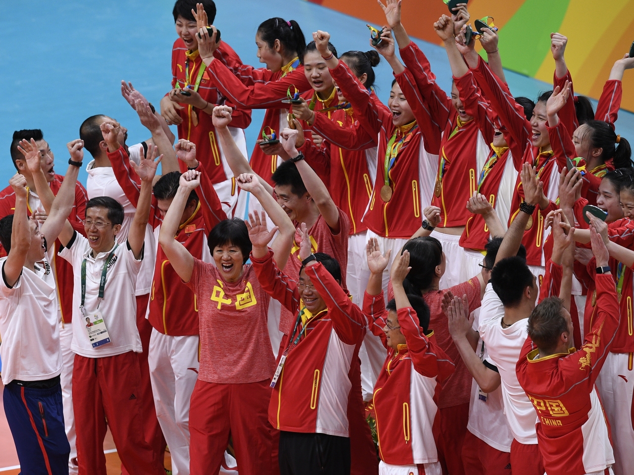 中國女排第三次奧運奪金。（新華社）