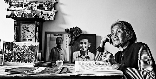 ���P�ɶ��{�~��Ĭ���¡A1938�~11���먭�ܤ�Ԫ��C1945�~8��ܤ�Ԫ��ӧQ��A�H���H�P�Ǥ@�D�ѾԪ��V�Ҥ��@�P�P�M���۴ݱ��A�ݵM����A�^��V�ҦѮa���«ة�����C  ���X�̨ѹ�