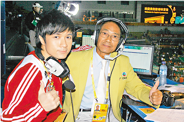 ■2008年，雷Sir（右）專程赴北京，評述奧運女排比賽。 資料圖片