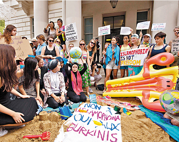■倫敦民眾在法國使館外示威，反對布堅尼禁令。法新社/路透社