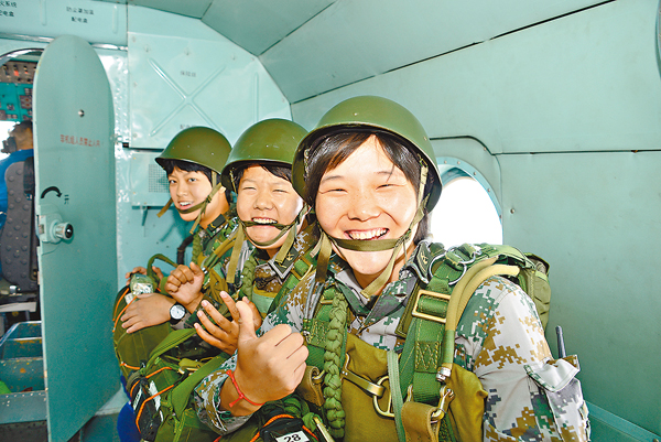 ���Ĥ@�����ʮɡA���Y�]���^�������߮`�ȡA�o�b���Y�e���o�����X���e�C ��������ǯu