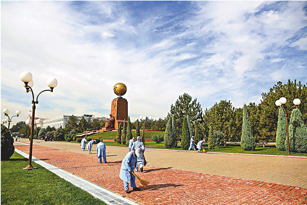 ���𤰤z���W�ߤ�y�尵�ǳơC ���p��