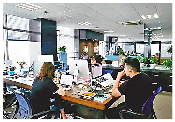 ���E�ӻ������q���W�ҡA���ݧl�ާ�h�ѥ~�[�J�C���������ǯu