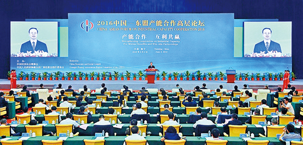 ��12�~�ӡA�W�L700�a���~�ɧU�F�շ|���X�@���x�A�}�ݤF�P�F������X�@�������C