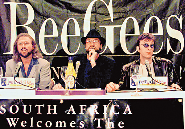 Bee Geesֶg@ɡC ƹϤ