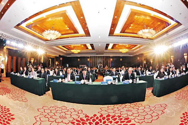 ���F�����ľ��c�t�d�H�x�ƥX�u����-�F�����ĦX�@�P�o�i�׾¡C �����s��ǯu