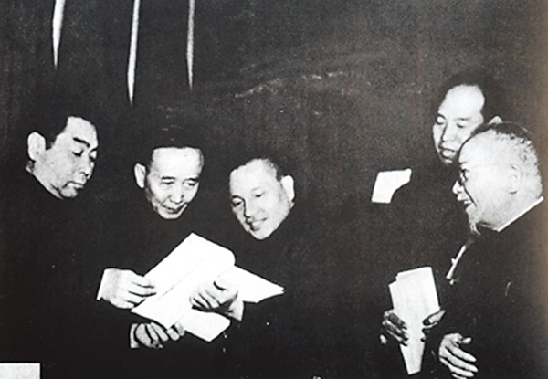 ������F��@���|���|ĳ�����A�P���ӡB���j�Y�B�H�p���B�^�u�B���ٲ`�]�ۥ��ܥk�^�b�@�_��s���C ��ƹ�