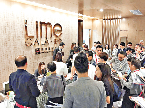 �����P�s�@��60������ƪf�M�A�䤤�����ȥ���3,600�U���s��4��C