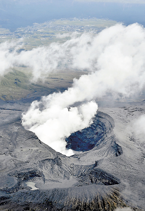 阿蘇火山36年首大爆發 香港文匯報