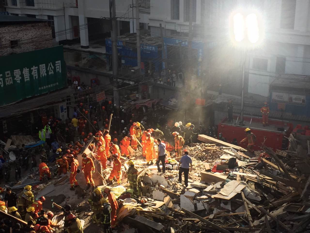 溫州4間民房凌晨坍塌 多人被埋8人罹難