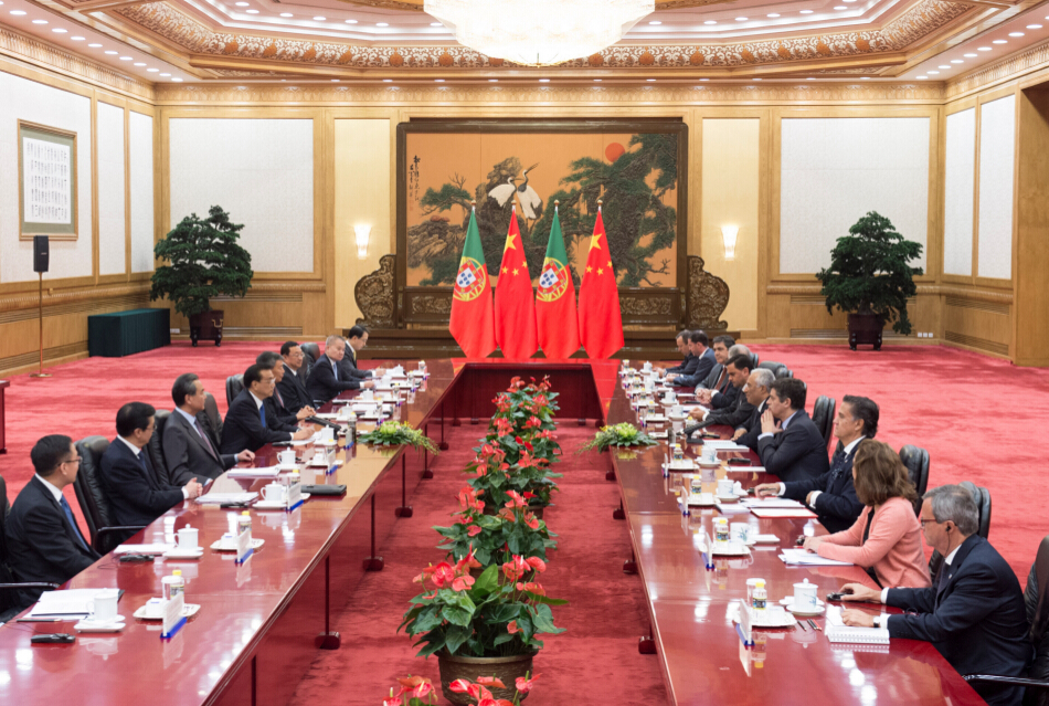 10月9日，國務院總理李克強在北京人民大會堂同來華進行正式訪問並出席中國-葡語國家經貿合作論壇第五屆部長級會議的葡萄牙總理科斯塔舉行會談。