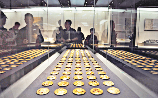 ���O���i�X�����J�Ӥ��j�q�媫�C ���s��