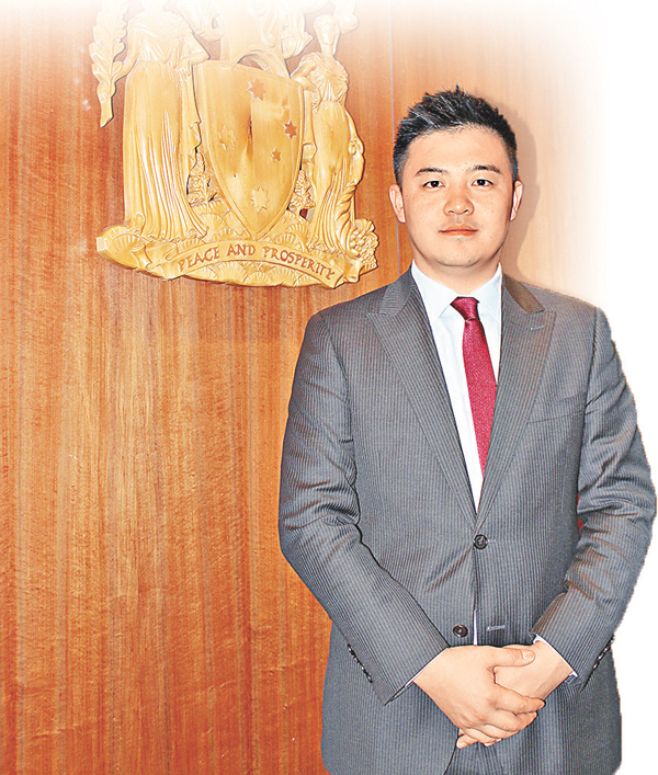 �����m�Ʊ�ؤH�P��L�ڸǥ[�`�ĦX�C �d�� ��