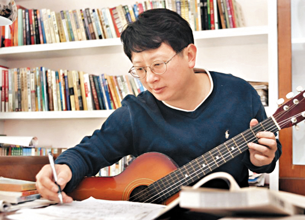 ����~�Ӻ֦{�y�q���}�l�b�����G�ۡA�@�奻�g�@���a��o�ӥX�A�ำ�ڴN�O�䤤���ǥX�N���C �����֫ضǯu