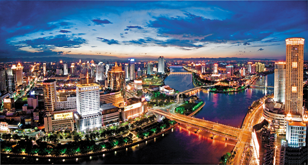 ■寧波是內地首個「中國製造2025」試點示範城市。圖為寧波三江口夜景。 資料圖片
