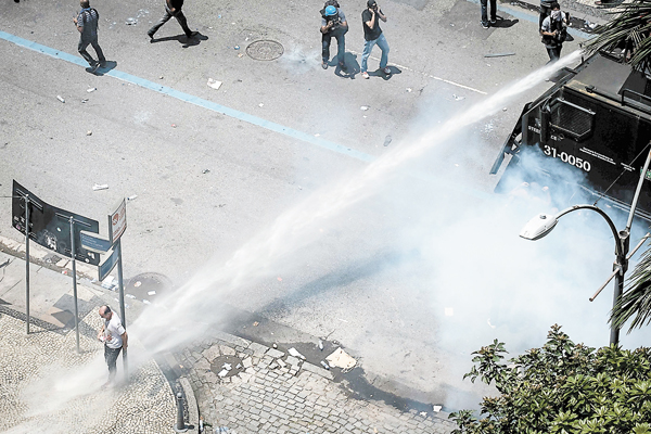 ��ĵ��Τ����X���ܫª̡C �k�s��