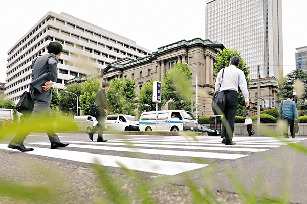 孳息升 日央行突按定息无限买债 - 香港文汇报
