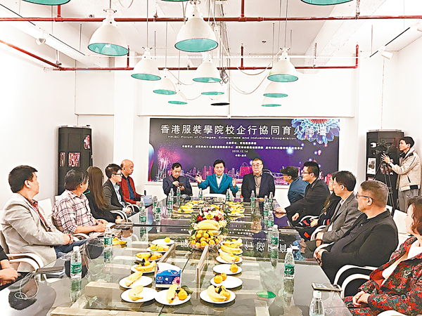 ���f��A�˳]�p�H�~�b�u�ե����P�|�H�׾¡v�W�@�P�ӰQ�|�H�j�p�C �O�̶��_��  ��