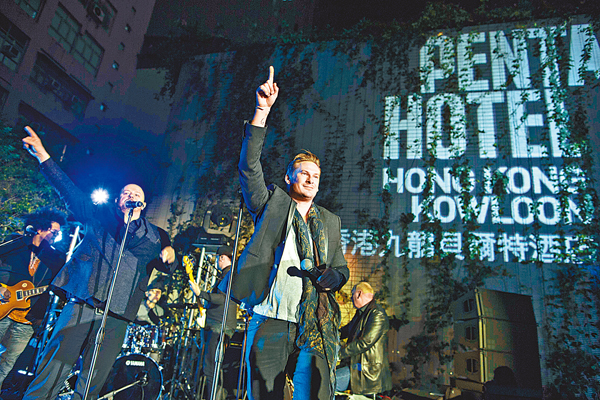 ��Lee Ryan�a���{����^�C