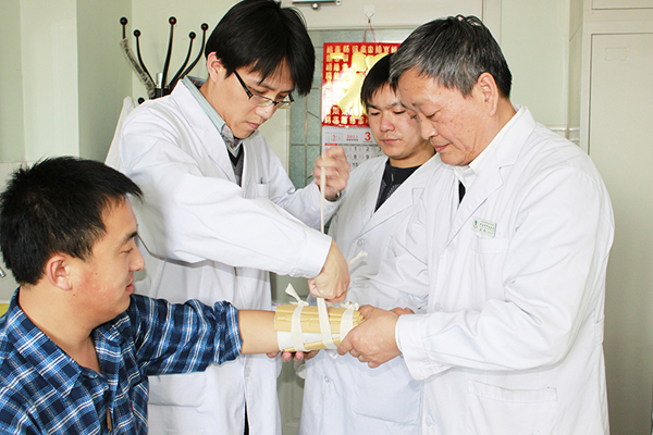 �c�ʥ�����a�ŶǩӤH�B���]�k�@�^�b�_���@��x����|�X�E�C