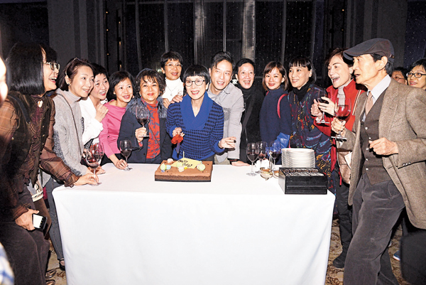 ■寶珠姐為支持兒子演舞台劇，特別移師到上海慶祝生日兼倒數過年。