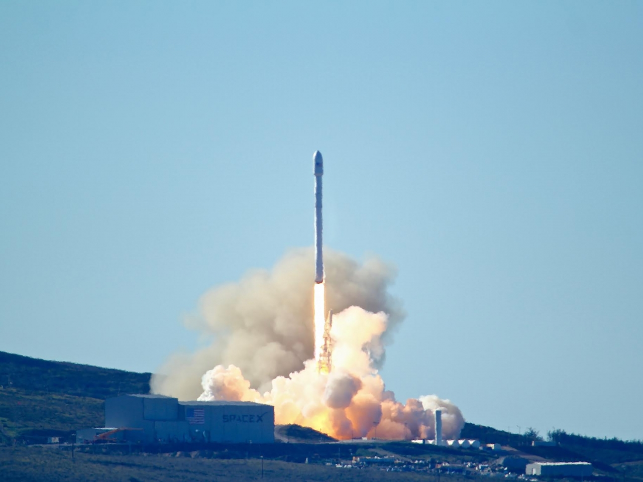 SpaceX再次发射火箭升空。（美联社）