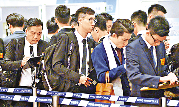 ���V�u�uĵ��۶Ҥ�v�۶Ҩ��߷���Bĵ���λ�ĵ�A�@����O2,300���ӽСA������30�H���@�Ө��߷���¾��C �篪�U  ��