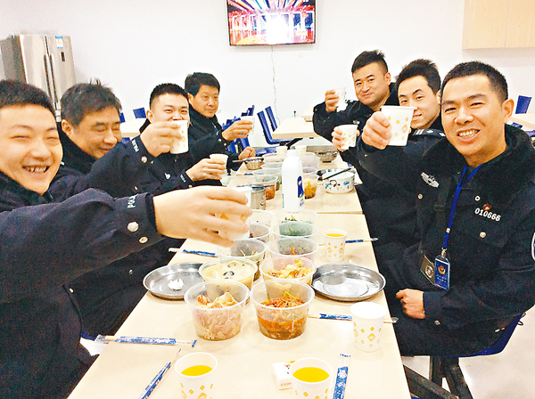 �����ް��i�]�n�ȯZ�A��ĵ���̤����x�a�Y���ζ궺�C �O�̳���  ��