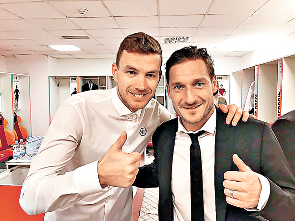 �����}(�k)��}�����v�¤��ۡC ù���Ϥ�