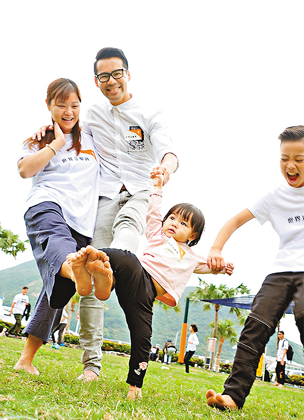 ���s�K�u���v�֨��}��A�l�޹O1,900�W�����ѻP�C