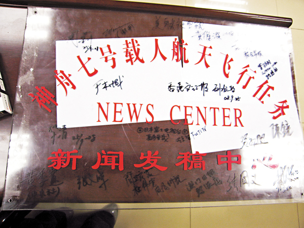 ���ѻP�u���C�v���ȳ��D���C��Τu�@�H��ñ�W���P�l�A�ثe���æb�s�u�ìP�o�g���ߪ����v�i���]���C �O�̼B����  ��