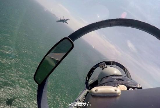  资料图：中国空军战机赴南海巡航