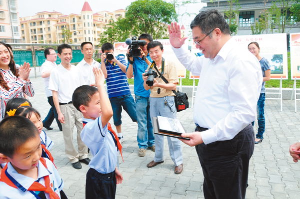 �����÷s�P�Ĥl�̿ˤ���͡C ��ƹϤ�