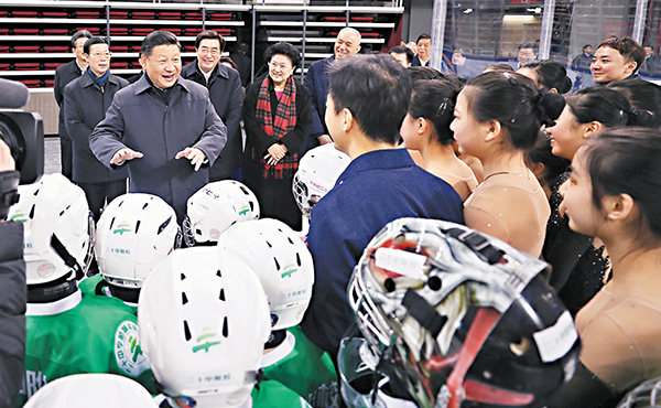 ���ߪ񥭦b���ʪQ��|���߼����j�y�C�֦~�B�y�M���C�ƷR�n�̡̭C�s�ت�